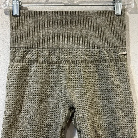 Echt Women’s Green Sensory Seamless Leggings - Small - Picture 4 of 8